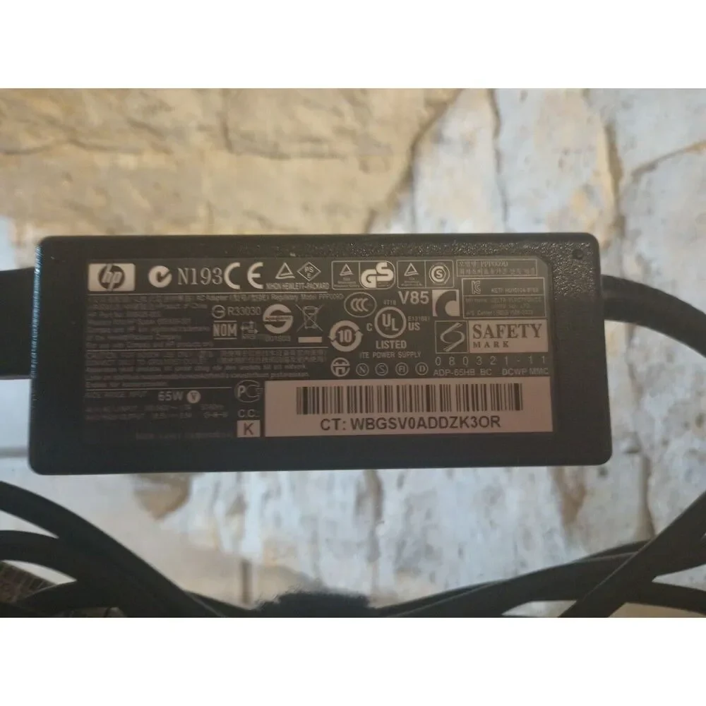 HP 608425-003 65W power adapter charger, genuine OEM part AC Three Prong Round